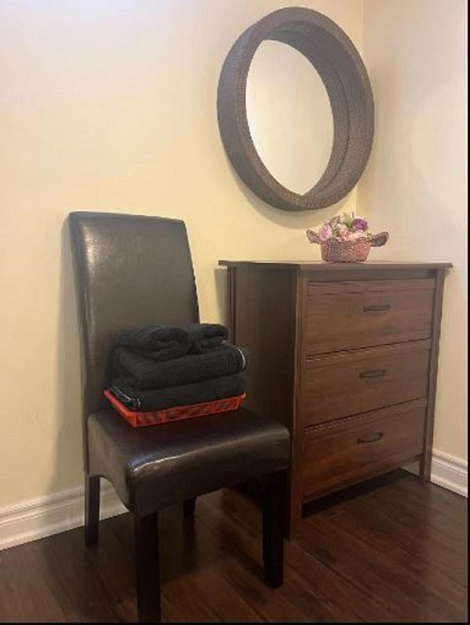 Cozy & Spacious Suite With Private Bathroom Near Toronto Airport ! Миссиссага Экстерьер фото