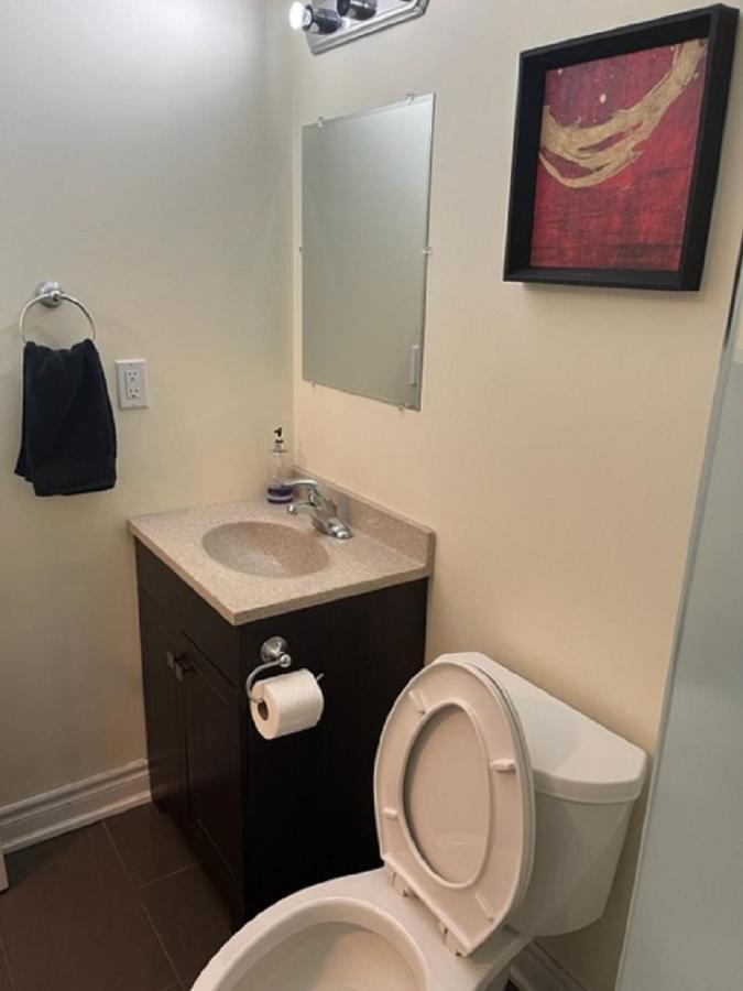 Cozy & Spacious Suite With Private Bathroom Near Toronto Airport ! Миссиссага Экстерьер фото