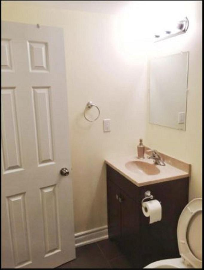 Cozy & Spacious Suite With Private Bathroom Near Toronto Airport ! Миссиссага Экстерьер фото